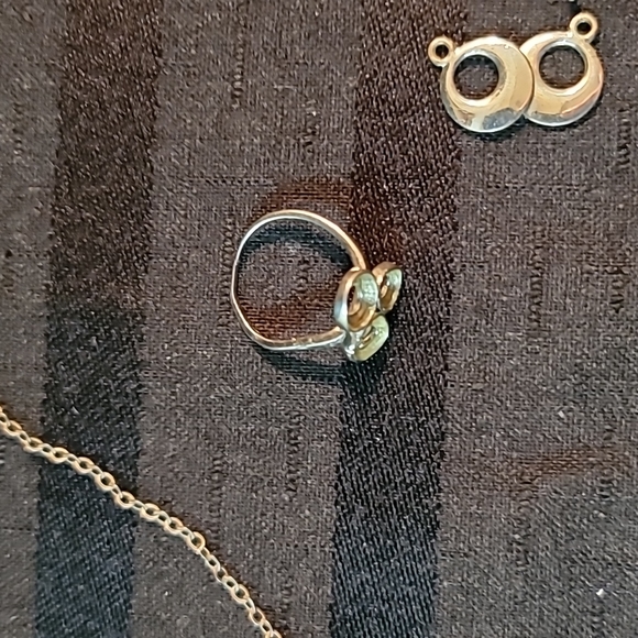 Lot of scrap 925 silver 2 necklaces 1 ring 2 earrings some wearable some scrap - Picture 7 of 10